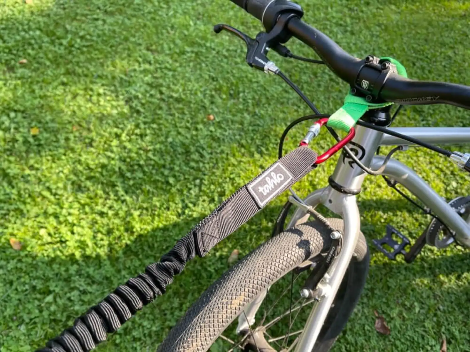 Tahlo Premium loop with carabiner black