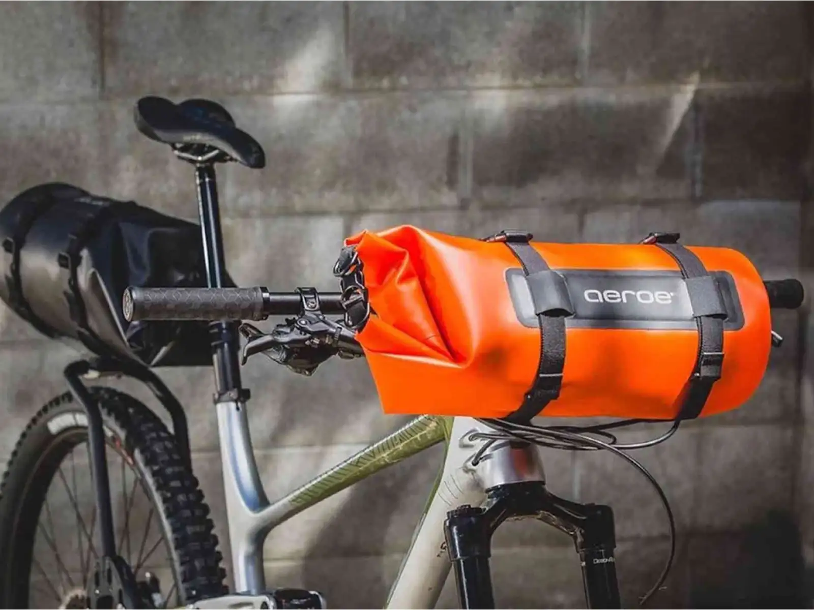 Aeroe Heavy Duty handlebar bag 8 l orange