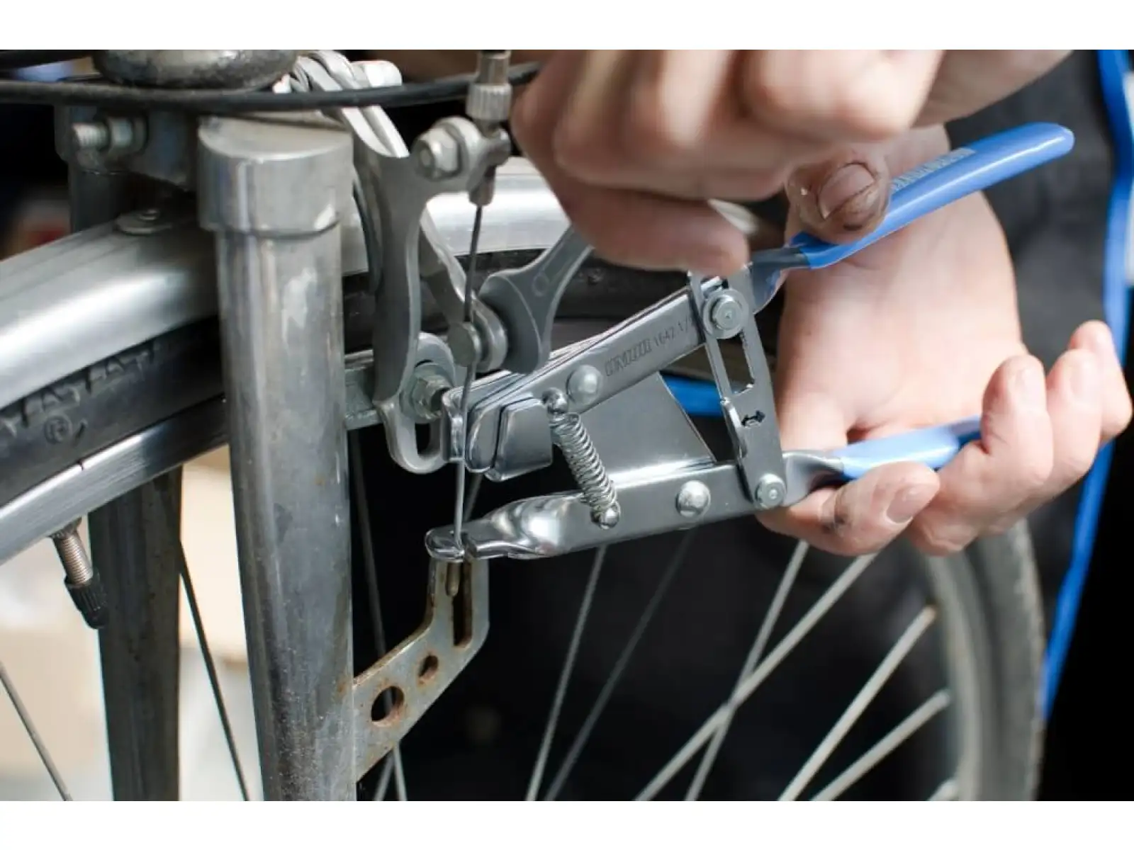 Unior cable holding pliers with lock
