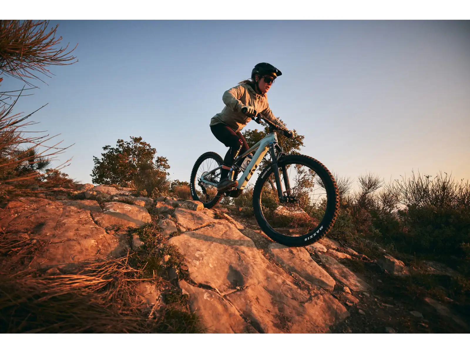 Liv Intrigue X Advanced E+ Elite 2 full suspension e-bike Soap Suds/Aged Denim