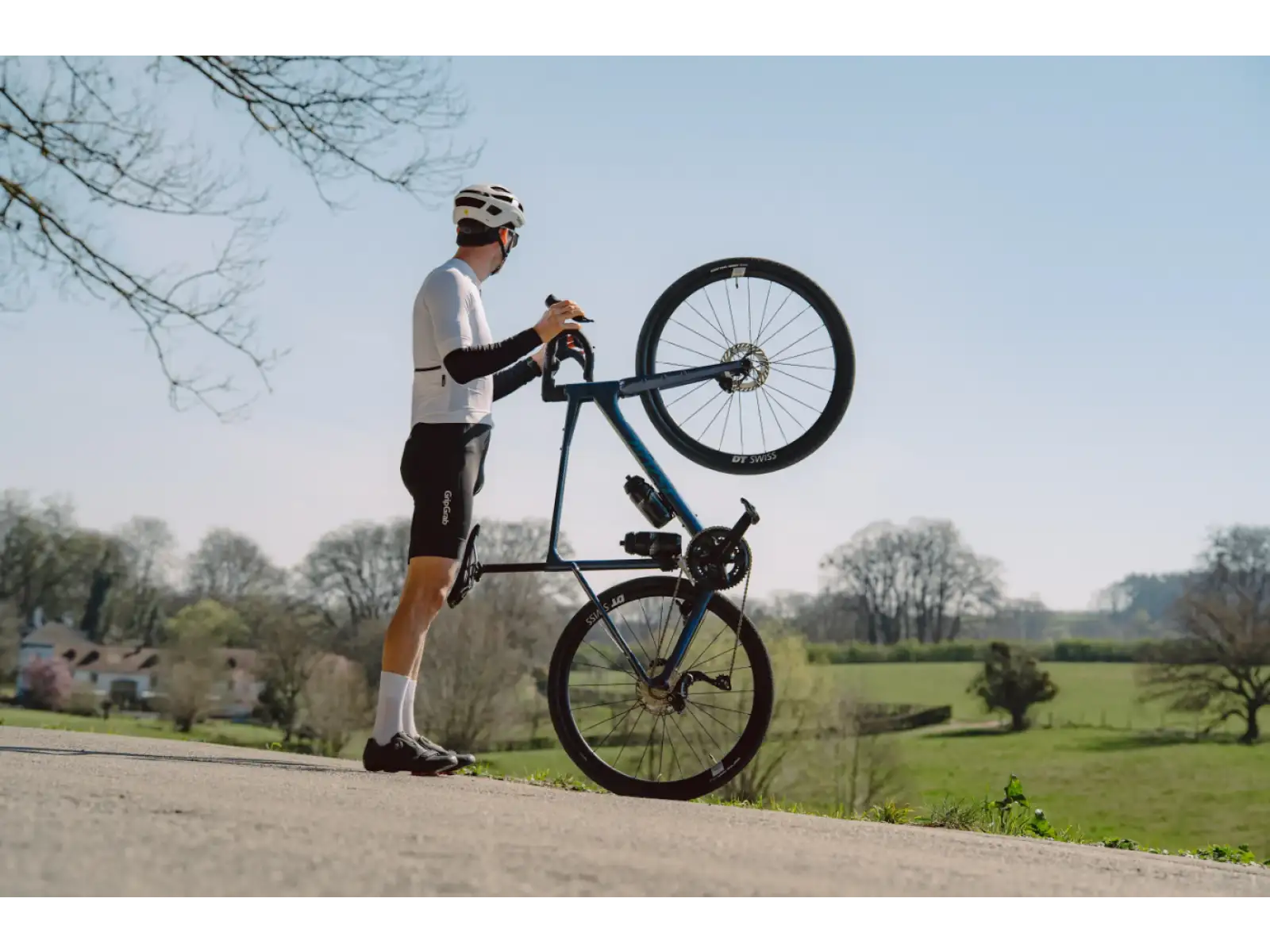 Isaac Kaon 105 Di2 2x12 gravel bike Saphire Blue