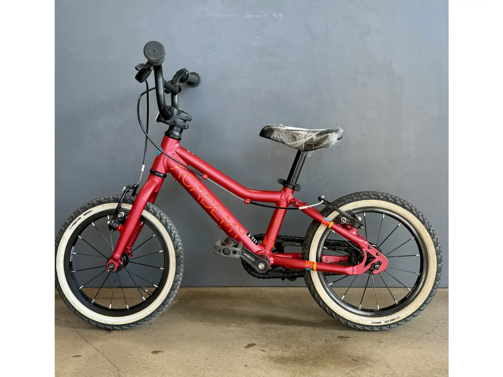 Academy Grade 2 kids bike 14´´ red BAZAAR