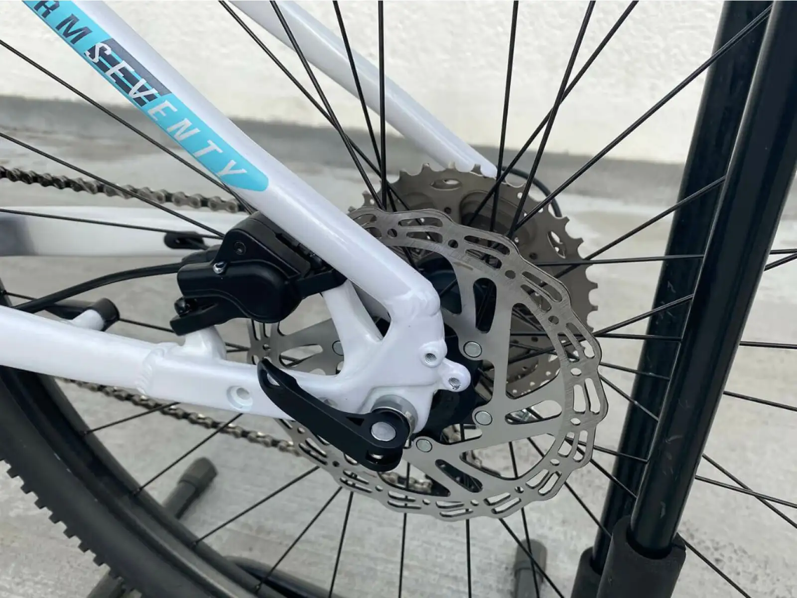 Rock Machine Storm INT e70-29 lady pearl white/light mint/dark silver e-bike