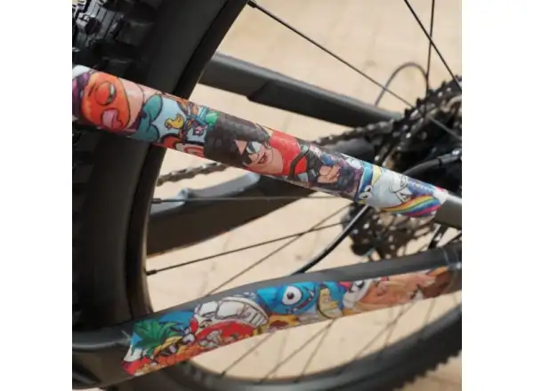 Rie:sel Design TAPE 3000 foil under chain Stickerbomb Eyecatcher
