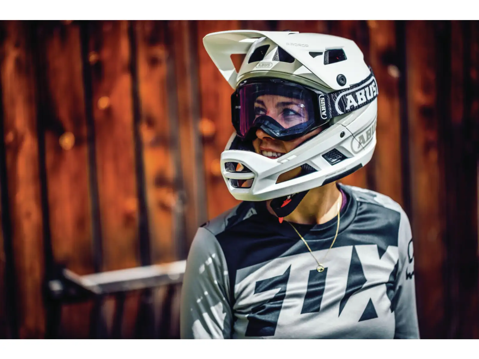 Abus AirDrop MIPS helmet Black Gold