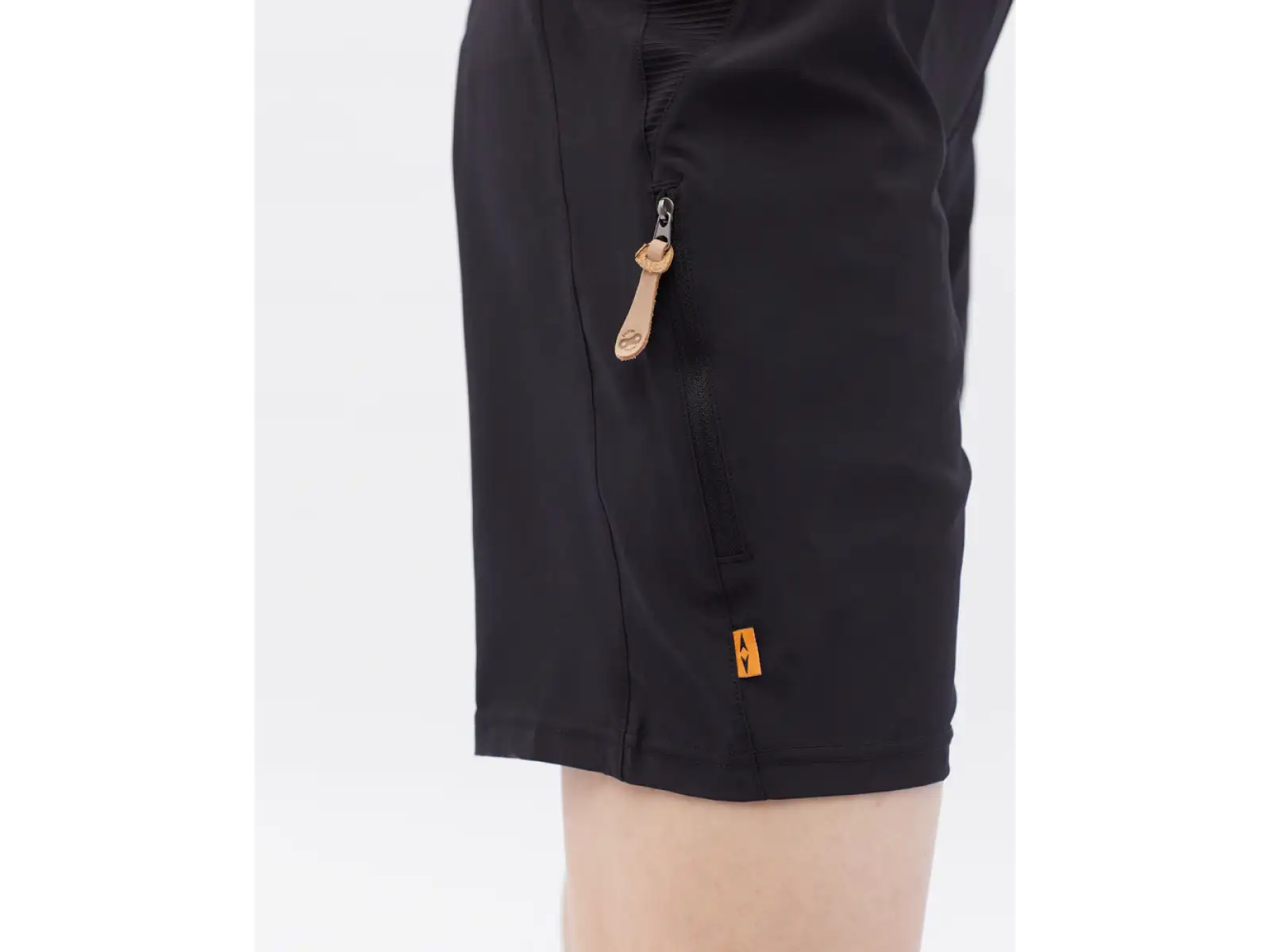 Silvini Larrea women's gravel shorts Black