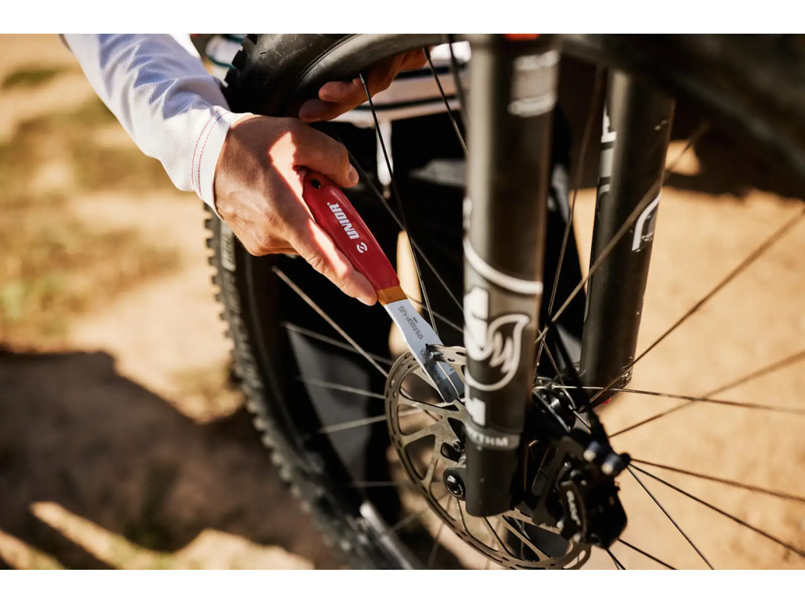 Unior tool 2in1 for disc brake service