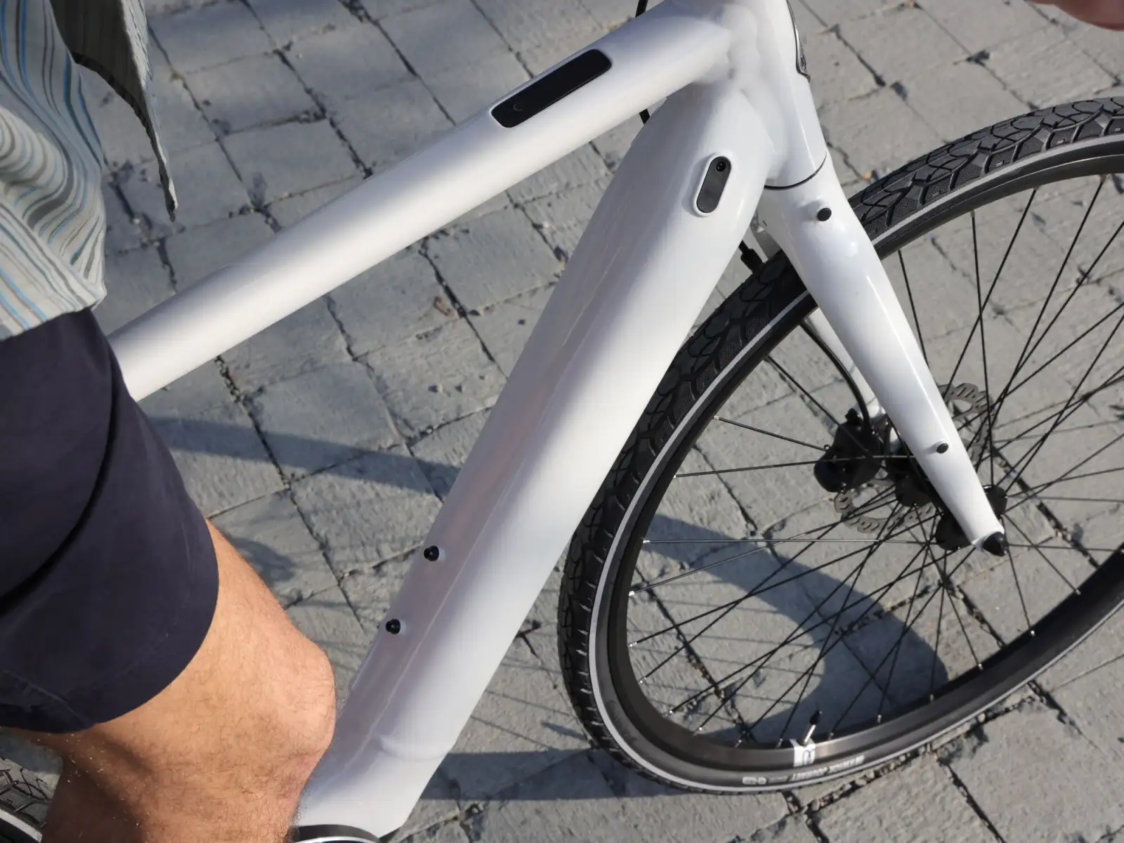 Momentum Voya E+3 city e-bike Lunar