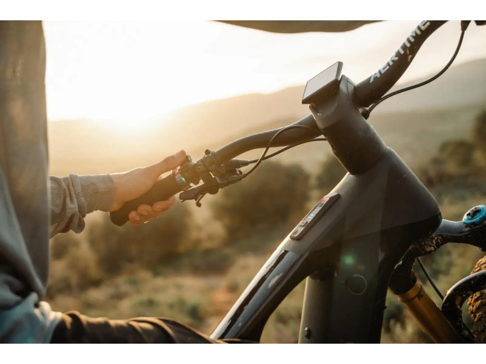 Cannondale Moterra Carbon 2 full-suspension e-bike Jade
