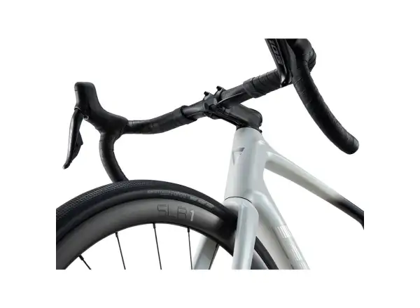Giant Defy Advanced Pro 1 road bike Unicorn White