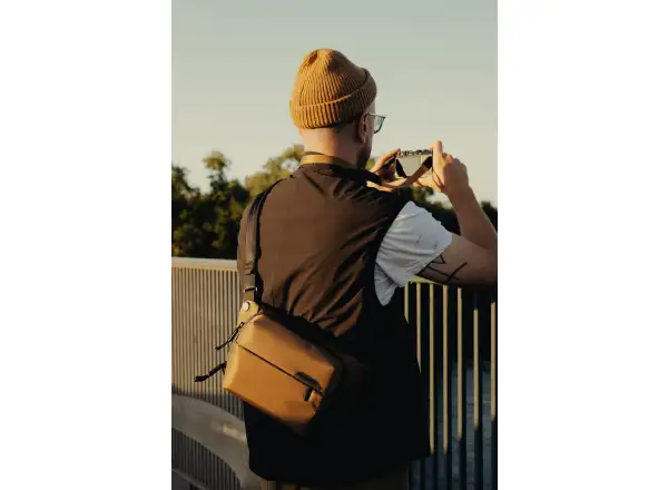 Peak Design Everyday Sling 3 l backpack Coyote