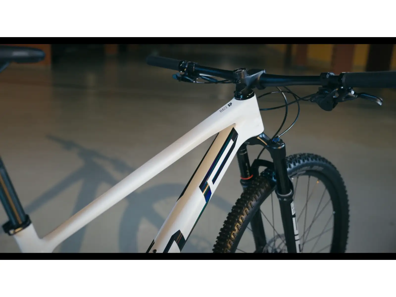 Superior XP 969 mountain bike Gloss White Metallic/Hologram Black