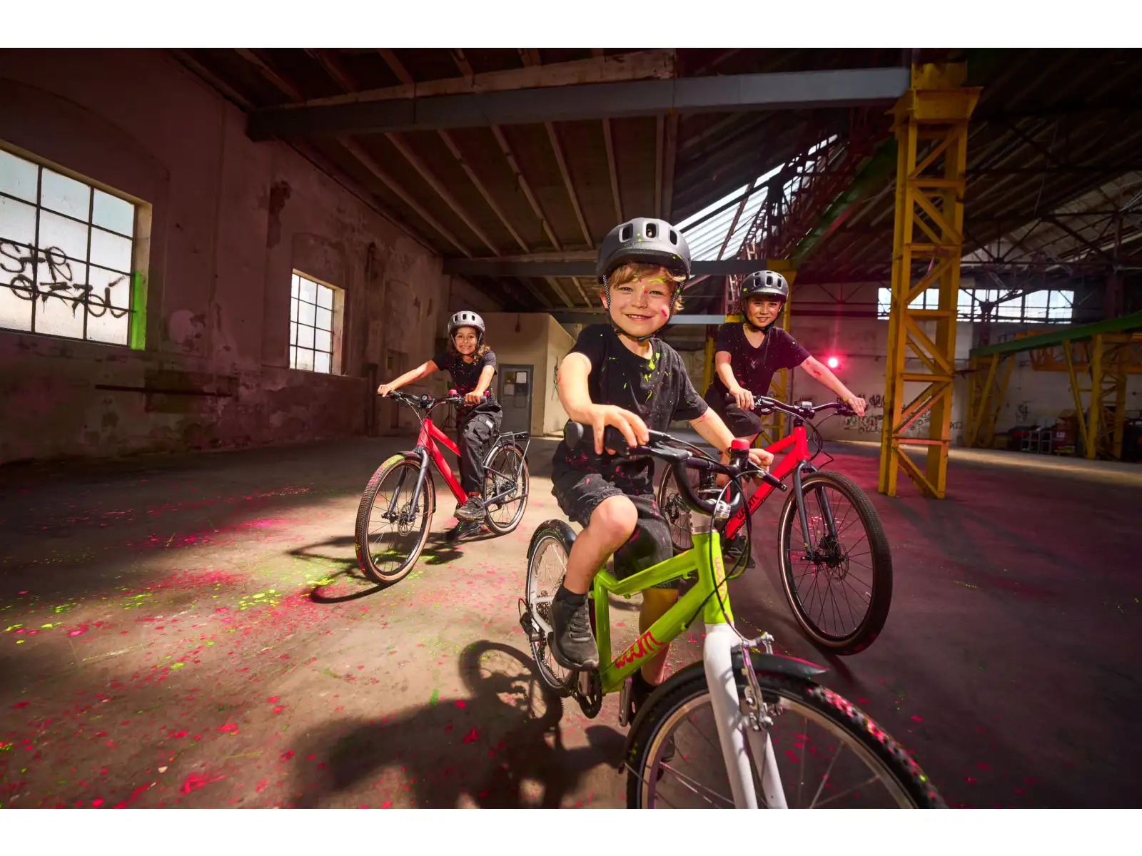 Woom 5 EXPLORE kids bike neon pink