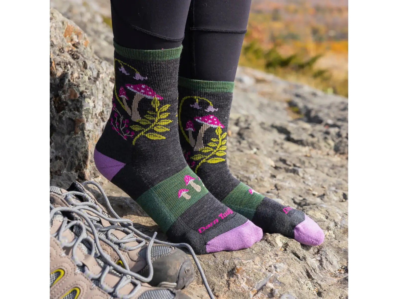 Darn Tough Mellow Mushrooms Micro Crew Lightweight Cushion women's socks Charcoal