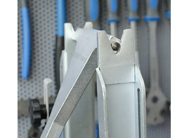 Unior calibration tool 2 for dishing truing fork
