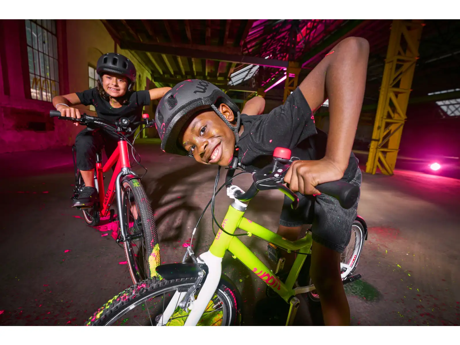 Woom GO 4 kids bike neon lime