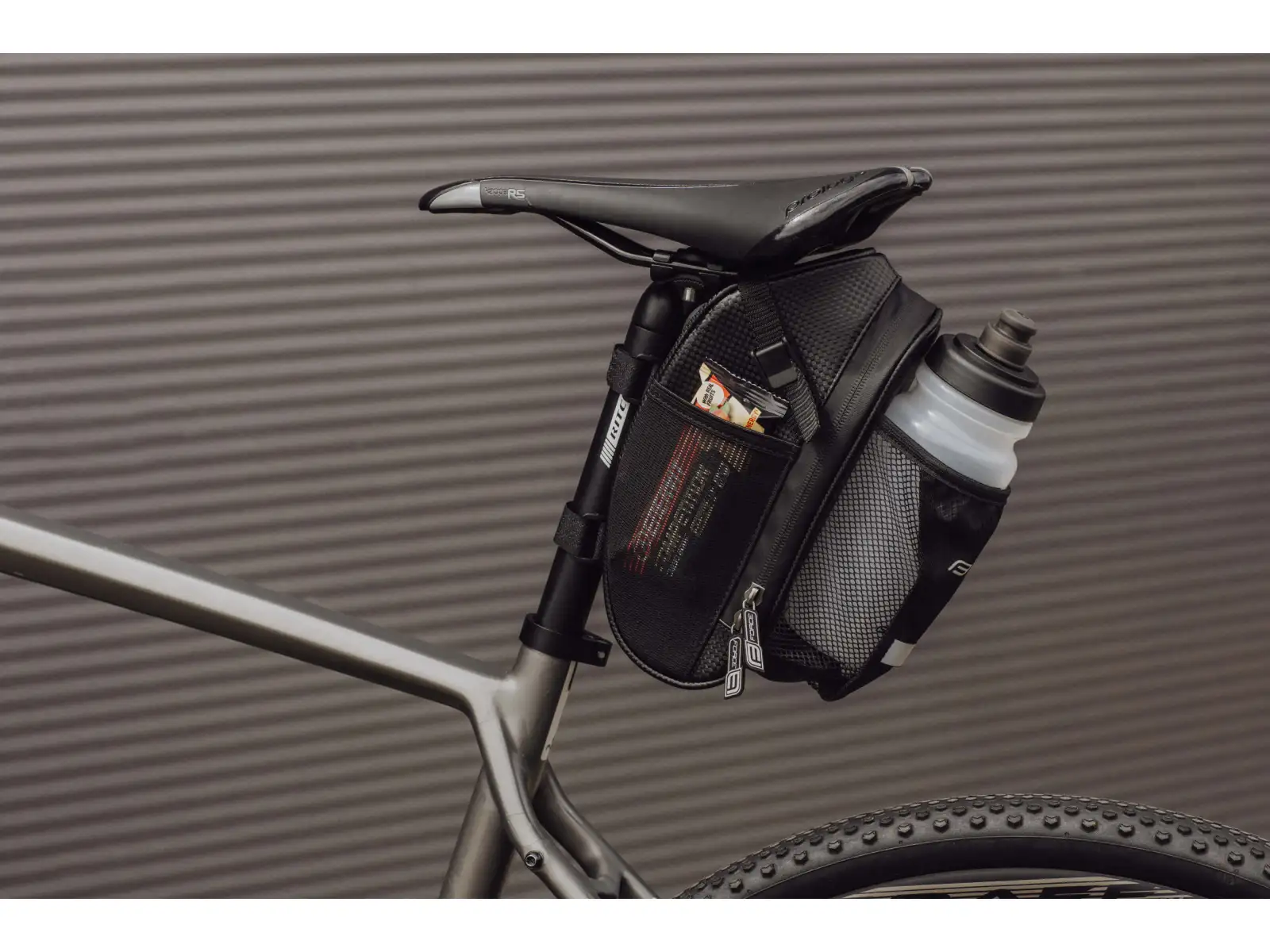 Force Fuse saddlebag 1.2 l + bottle holder net 0.5 l black