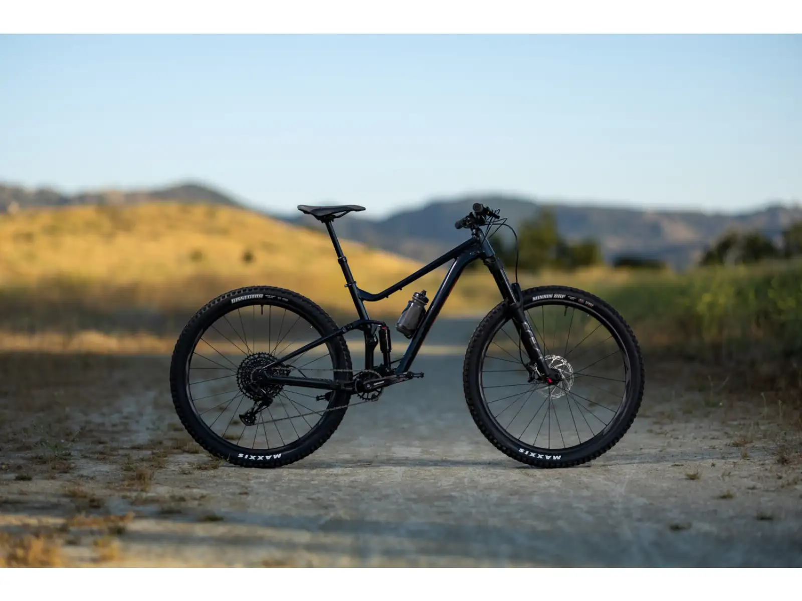 Giant Stance 29 1 full suspension bike Metallic Black