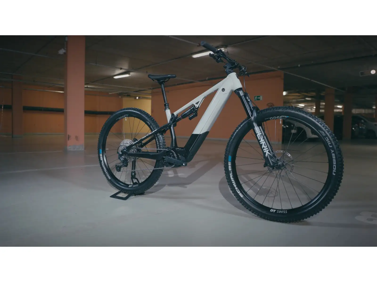Superior eXF 9039 B full-suspension e-bike Gloss Chrome/Matte Black
