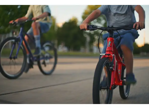 Fíha 16 Rockeeon children's bike red