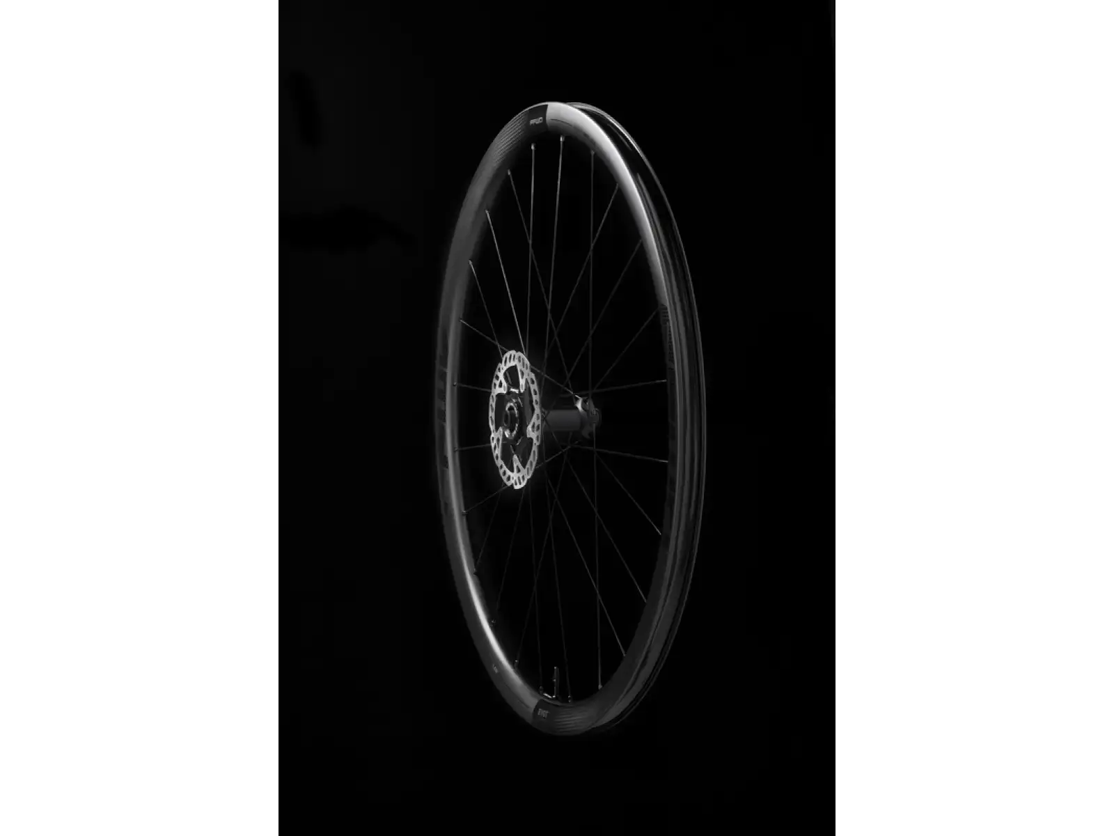 FFWD RYOT33 DT240 2:1 EXP road wheels clincher MattBlack freehub Sram XDR