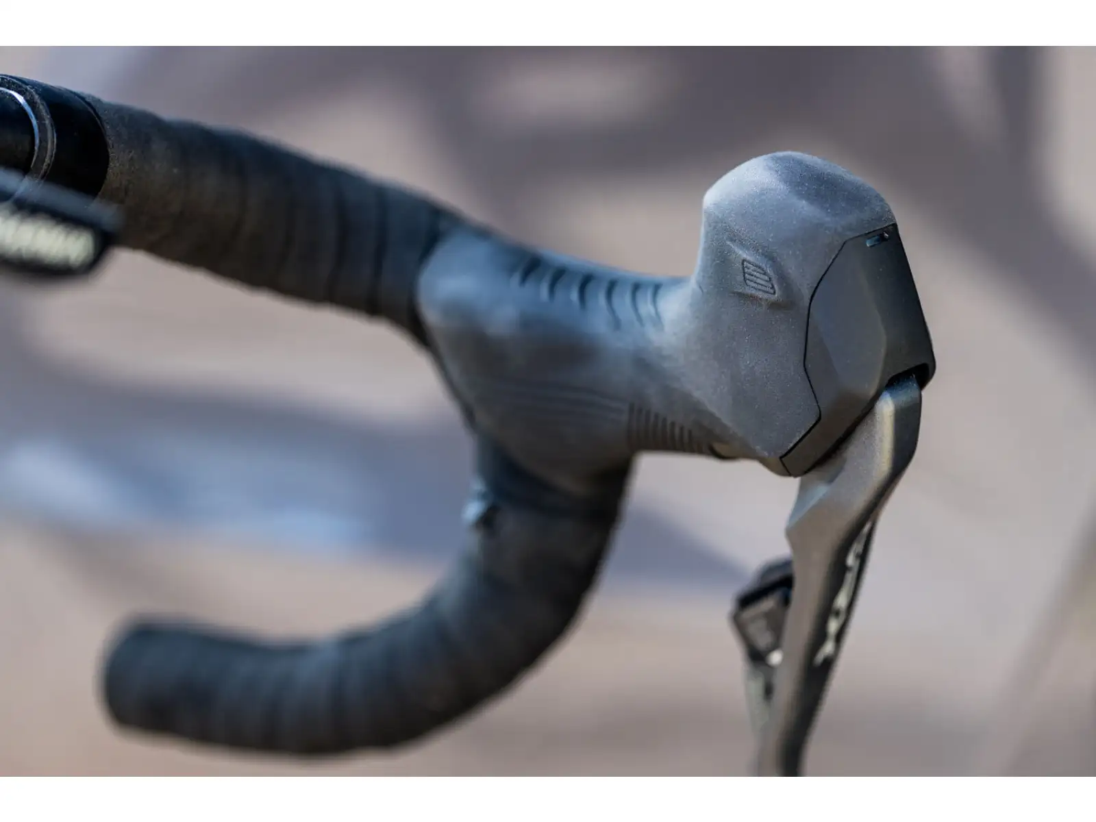 Shimano GRX Di2 ST-RX825 + BR-RX820 2sp left shifting and front brake lever and caliper