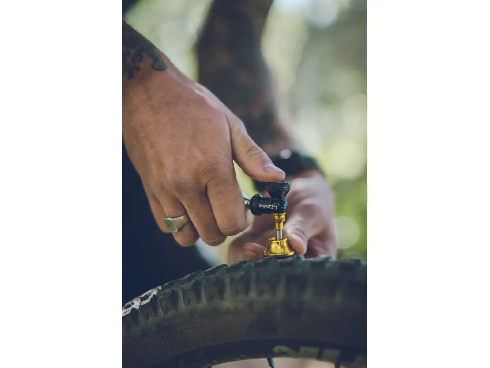 Lezyne Tubeless CO2 Blaster W/O CO2 tubeless tire repair kit