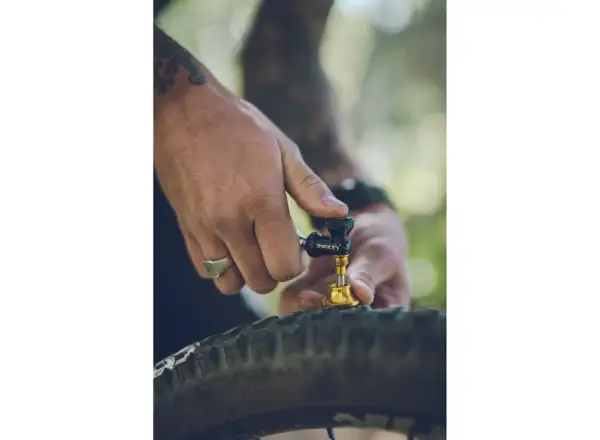 Lezyne Tubeless CO2 Blaster W/O CO2 tubeless tire repair kit