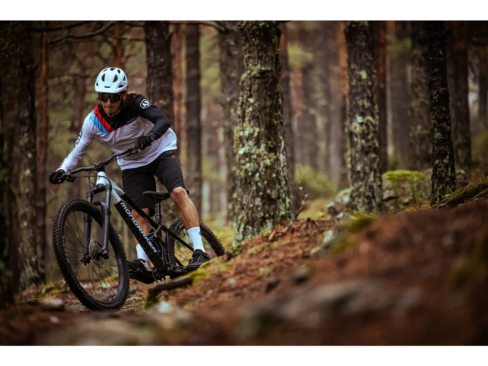 Mondraker Raze full-suspension bike black/dirty white