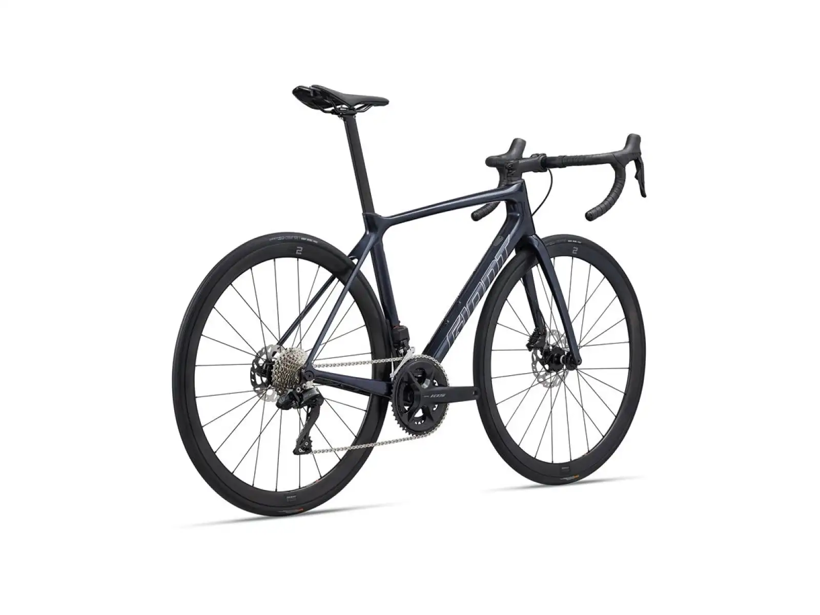 Giant TCR Advanced 1+ Disc-PC road bike cold night