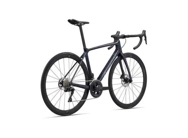 Giant TCR Advanced 1+ Disc-PC road bike cold night