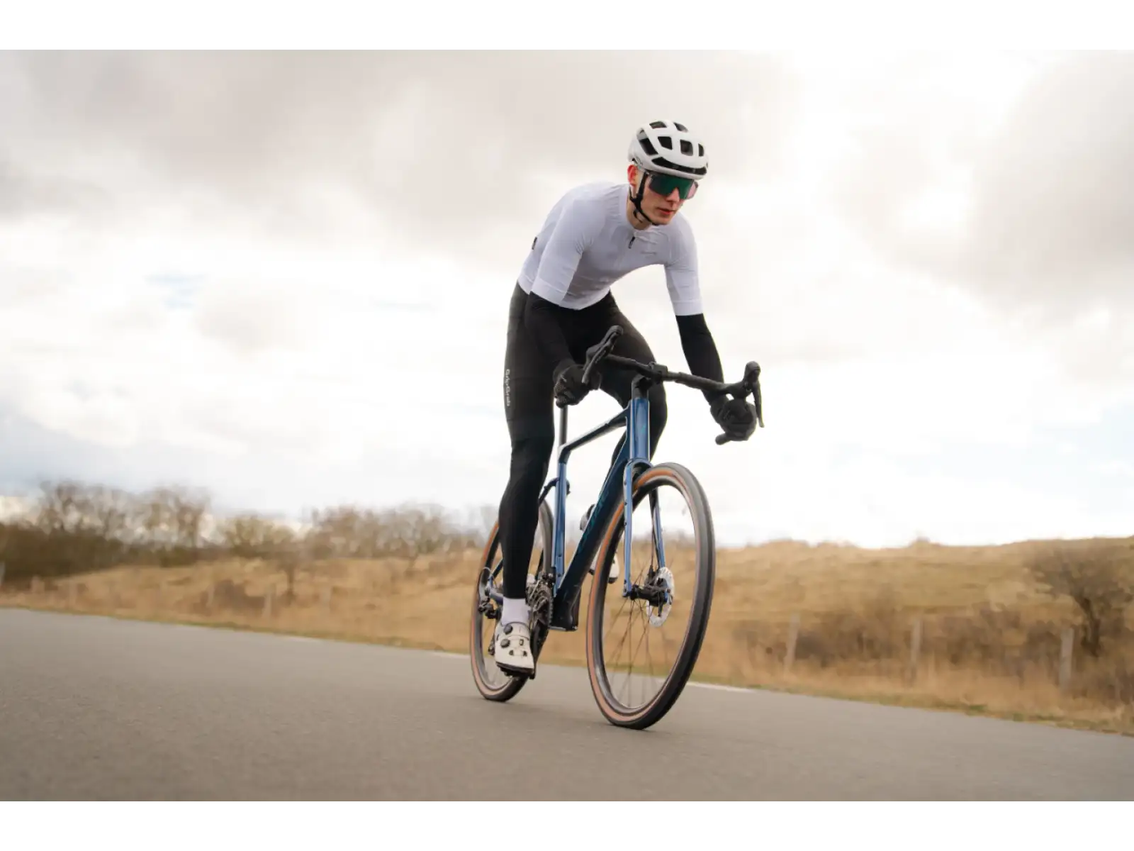 Isaac Kaon 105 Di2 2x12 gravel bike Saphire Blue