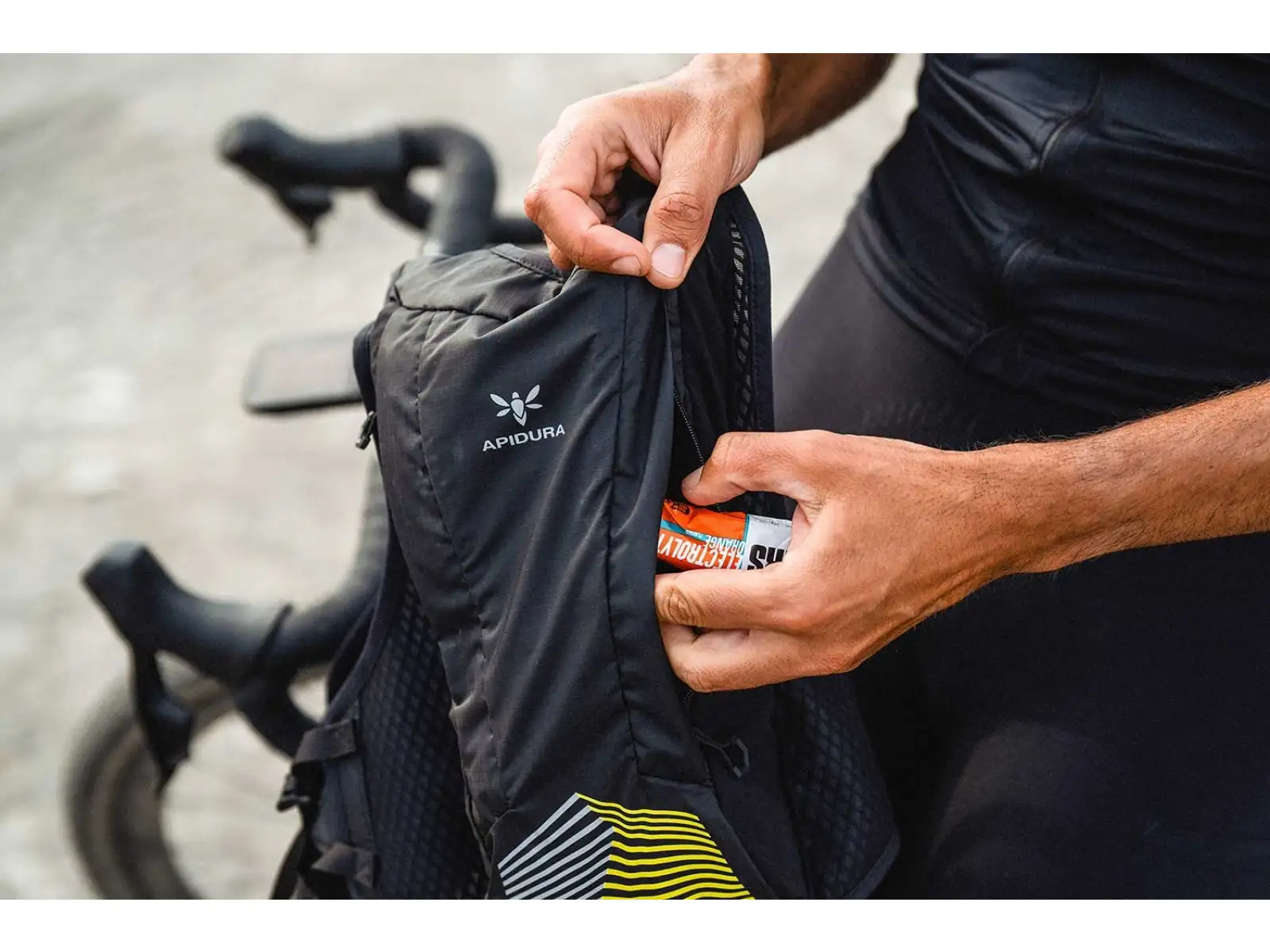 Apidura Racing Hydration cycling vest 2 l black