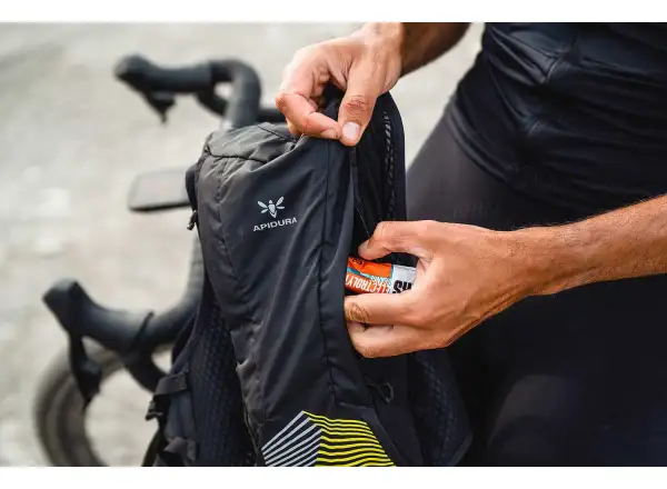 Apidura Racing Hydration cycling vest 2 l black