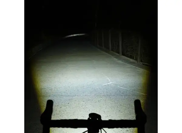 Ravemen FR1500 front light