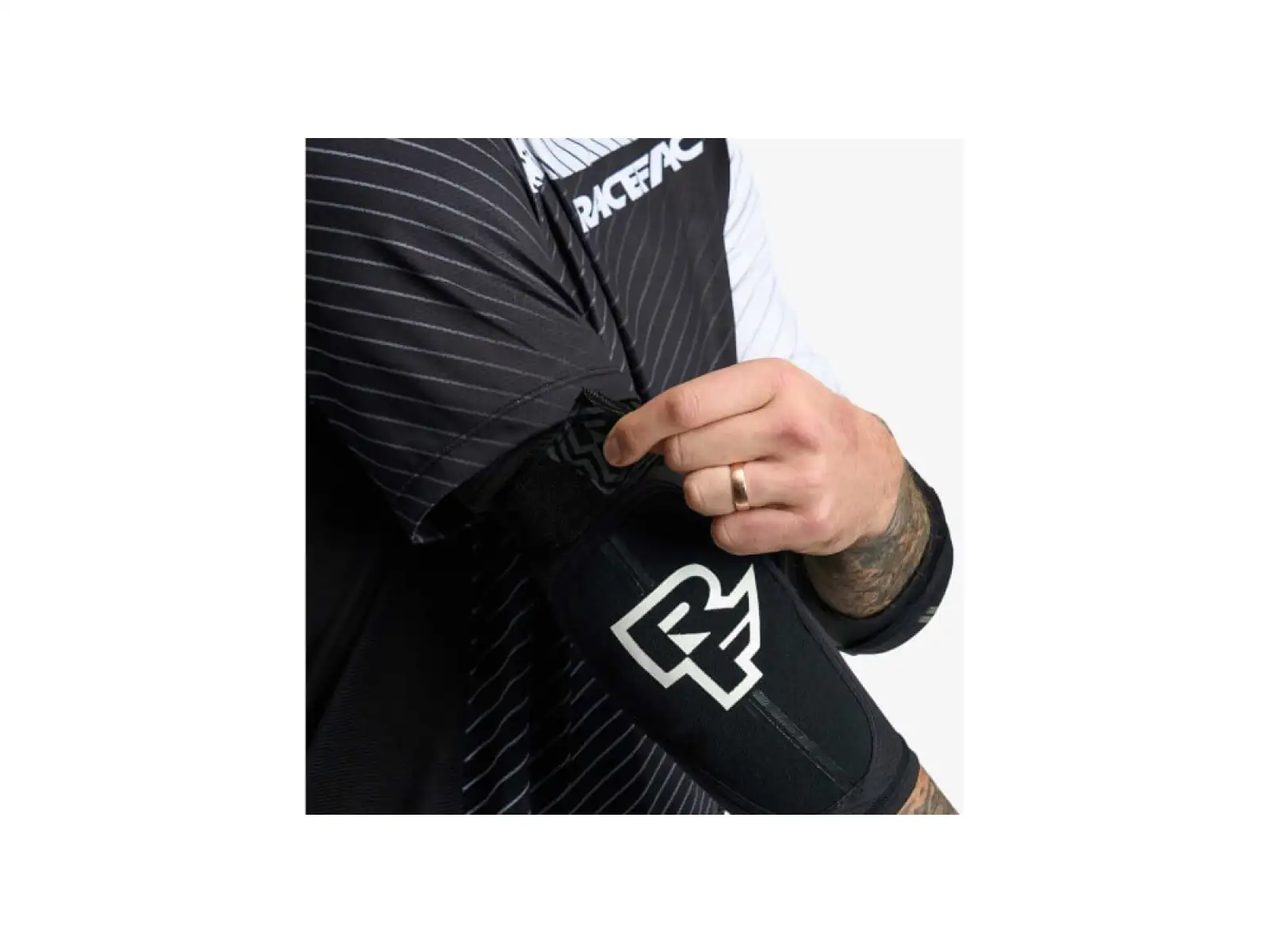 Race Face Indy elbow guards Stealth
