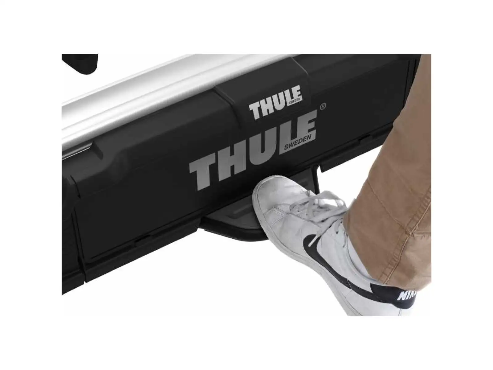 Thule VeloSpace XT carrier on towbar for 2 bicycles