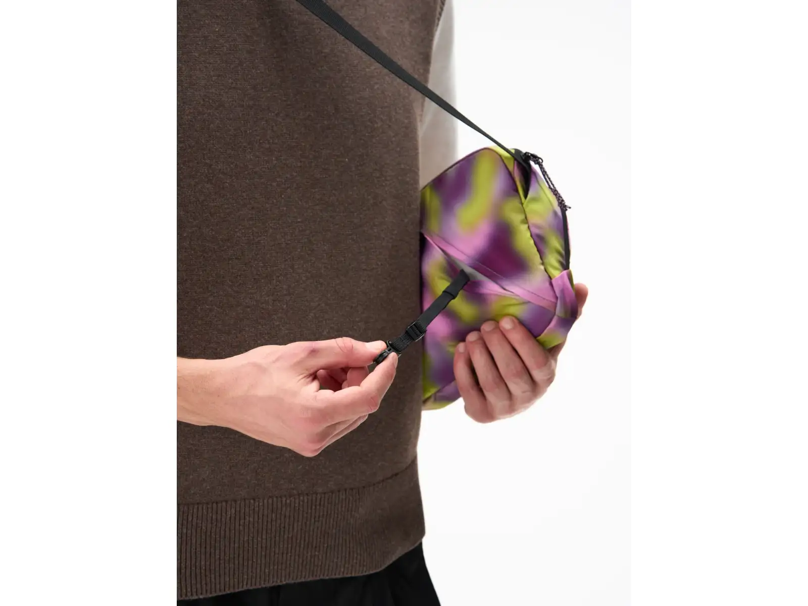 Aevor Sacoche shoulder bag 4 l Ripstop Psychedelic Slush