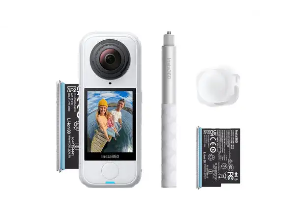 Insta360 X4 Air camera Starter Bundle white