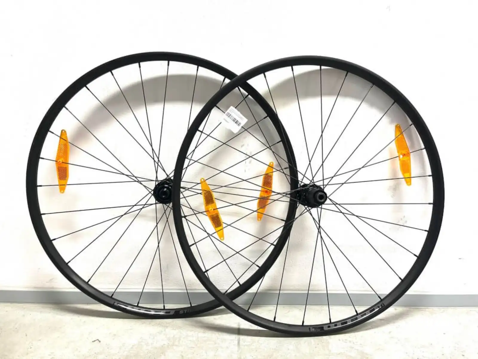 WTB ST i23 gravel wheelset hub HG11 Removed from bike