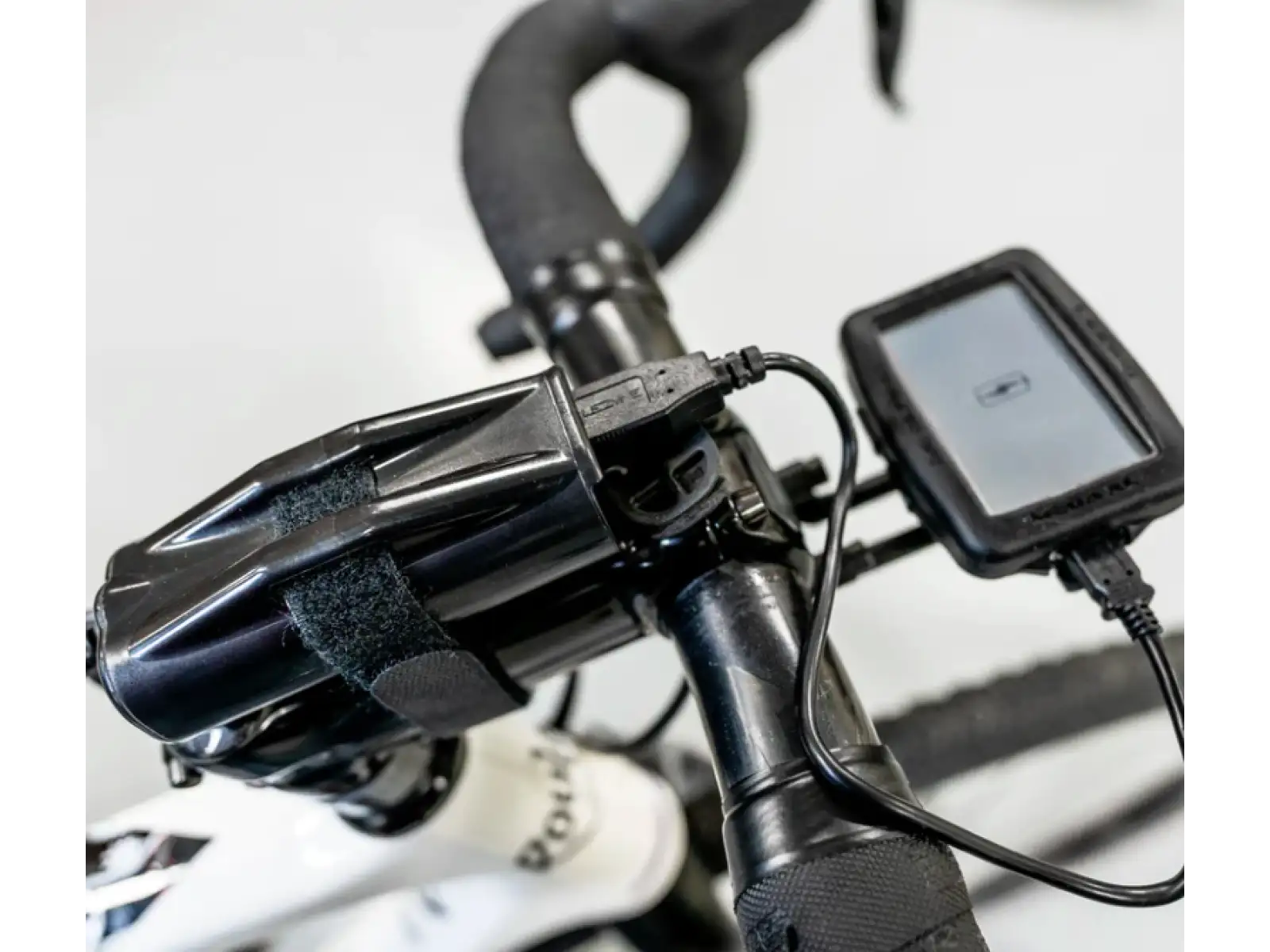 Lezyne Mega Drive 2400+ Loaded kit light set
