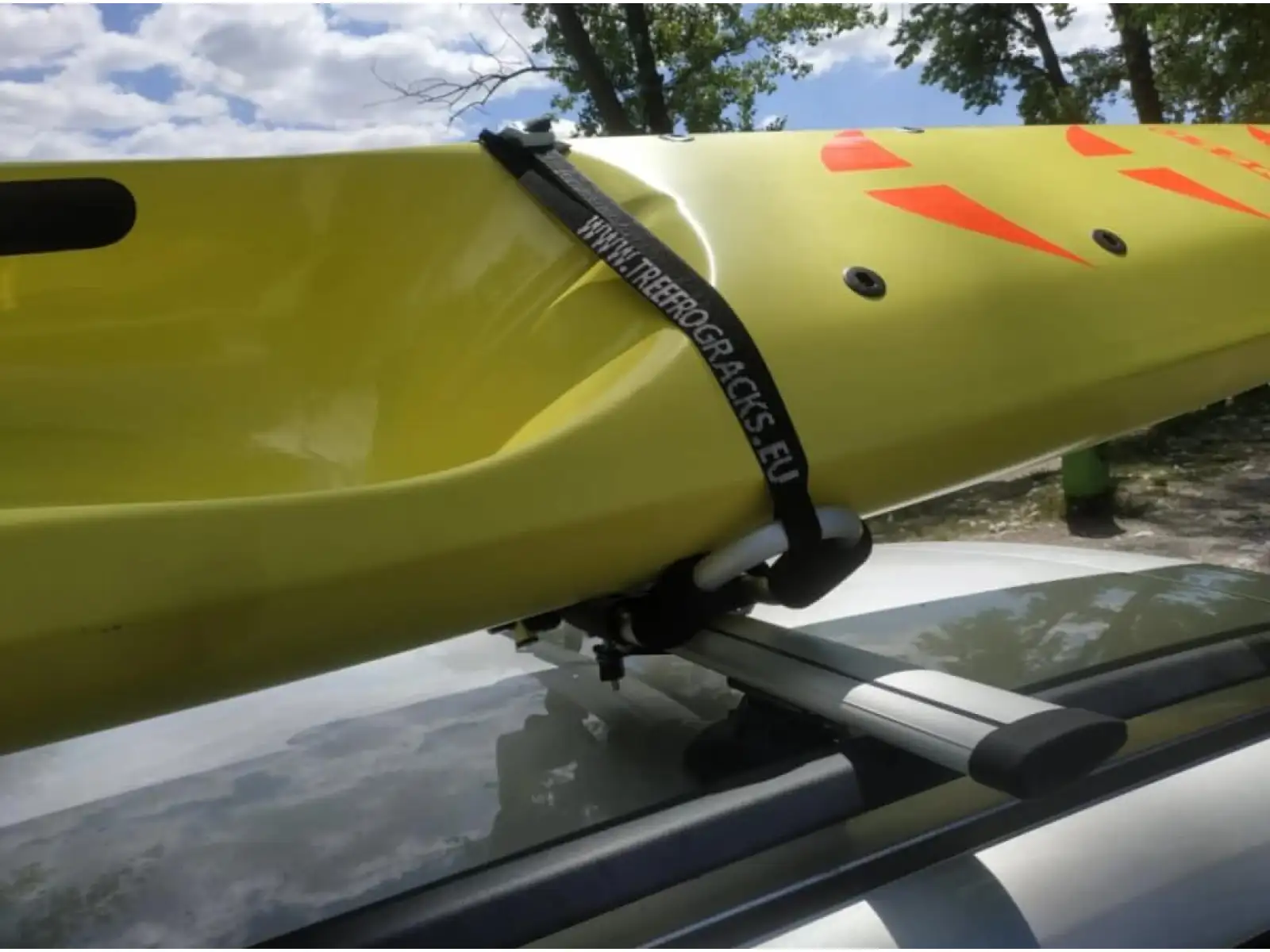 TreeFrog adapter roof rack for kayak