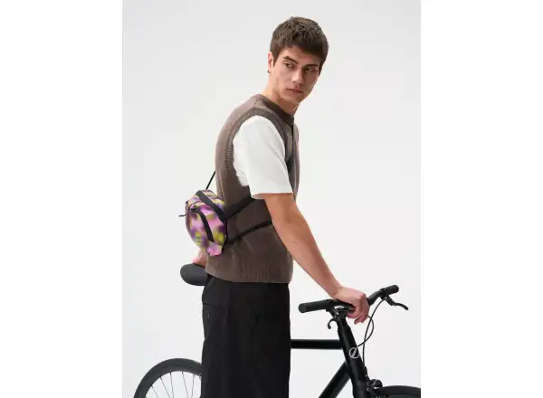 Aevor Sacoche shoulder bag 4 l Ripstop Psychedelic Slush