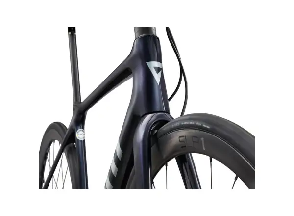 Giant TCR Advanced Pro 0 Disc Di2 GE road bike cold night