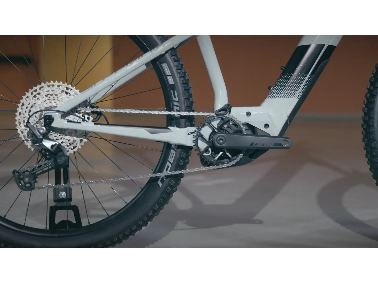 Superior eXP 8089 B Gloss Chrome/Matte Black mountain e-bike