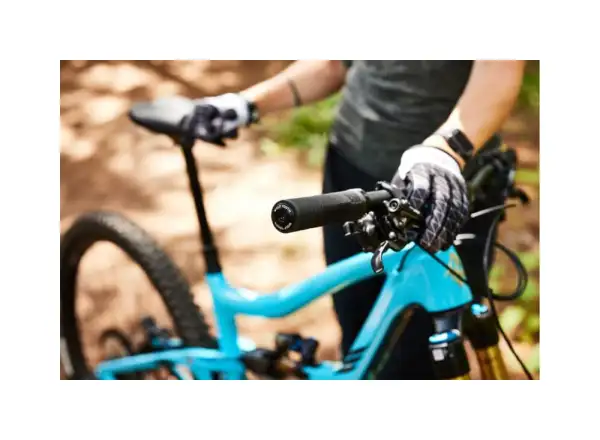 Wolf Tooth Echo grips black