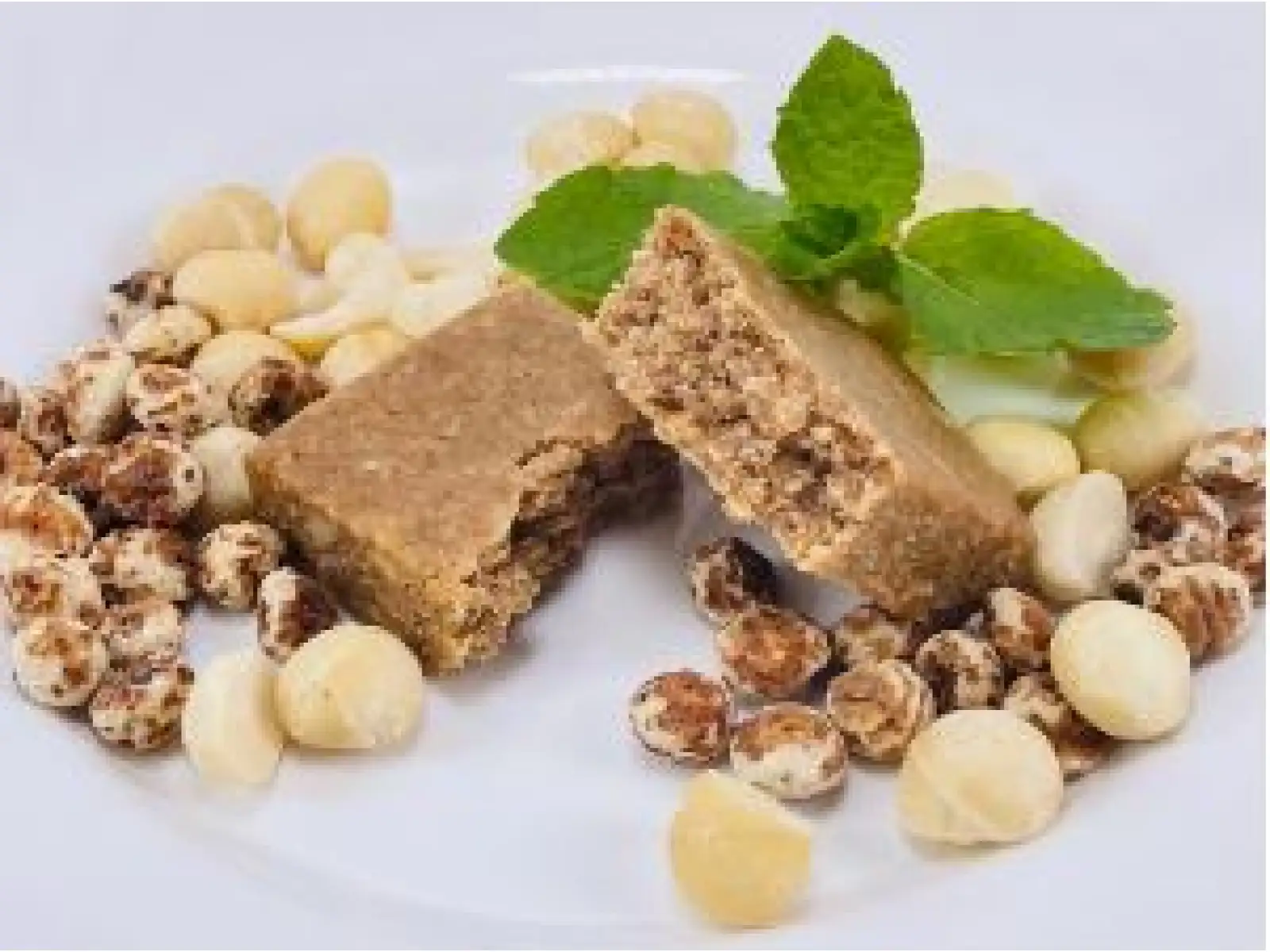 Sponser Oat Pack Bar flapjack macadamia nut