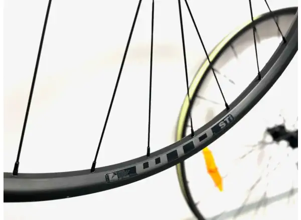 WTB ST i23 gravel wheelset hub HG11 Removed from bike
