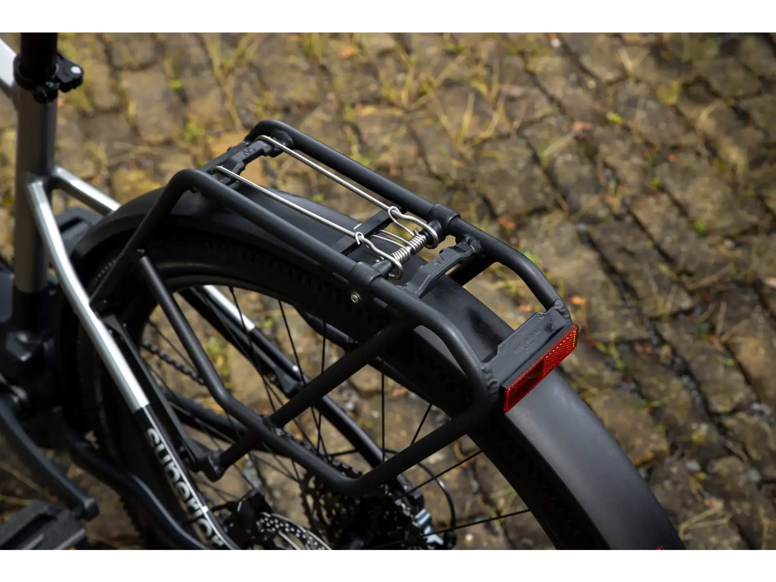 Superior eBLOX 6.5 city e-bike Matte Dark Chrome/Black