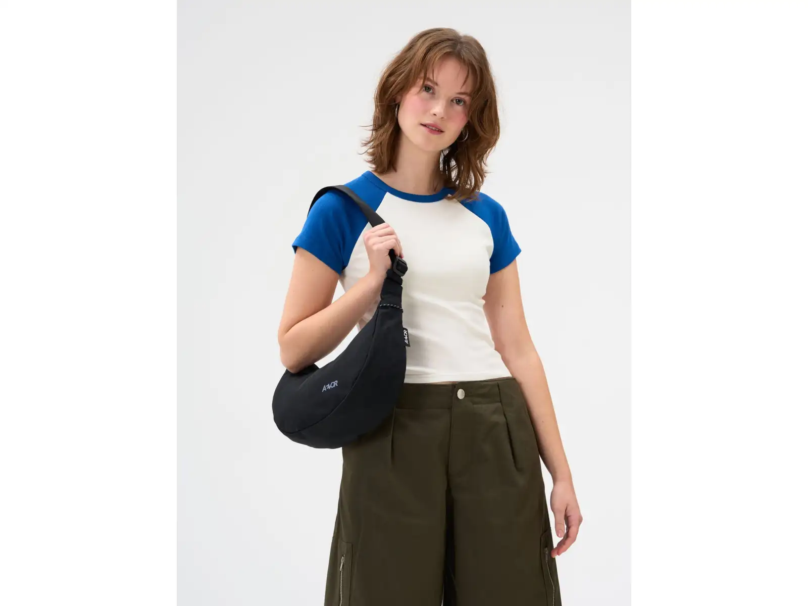 Aevor taška přes rameno/messenger/kabelka AEVOR Sling Bag Small BLACK